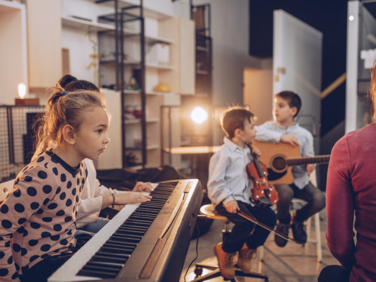 Penrith Con: Keyboard and Violin Group Classes for young beginners aged 5 to 8